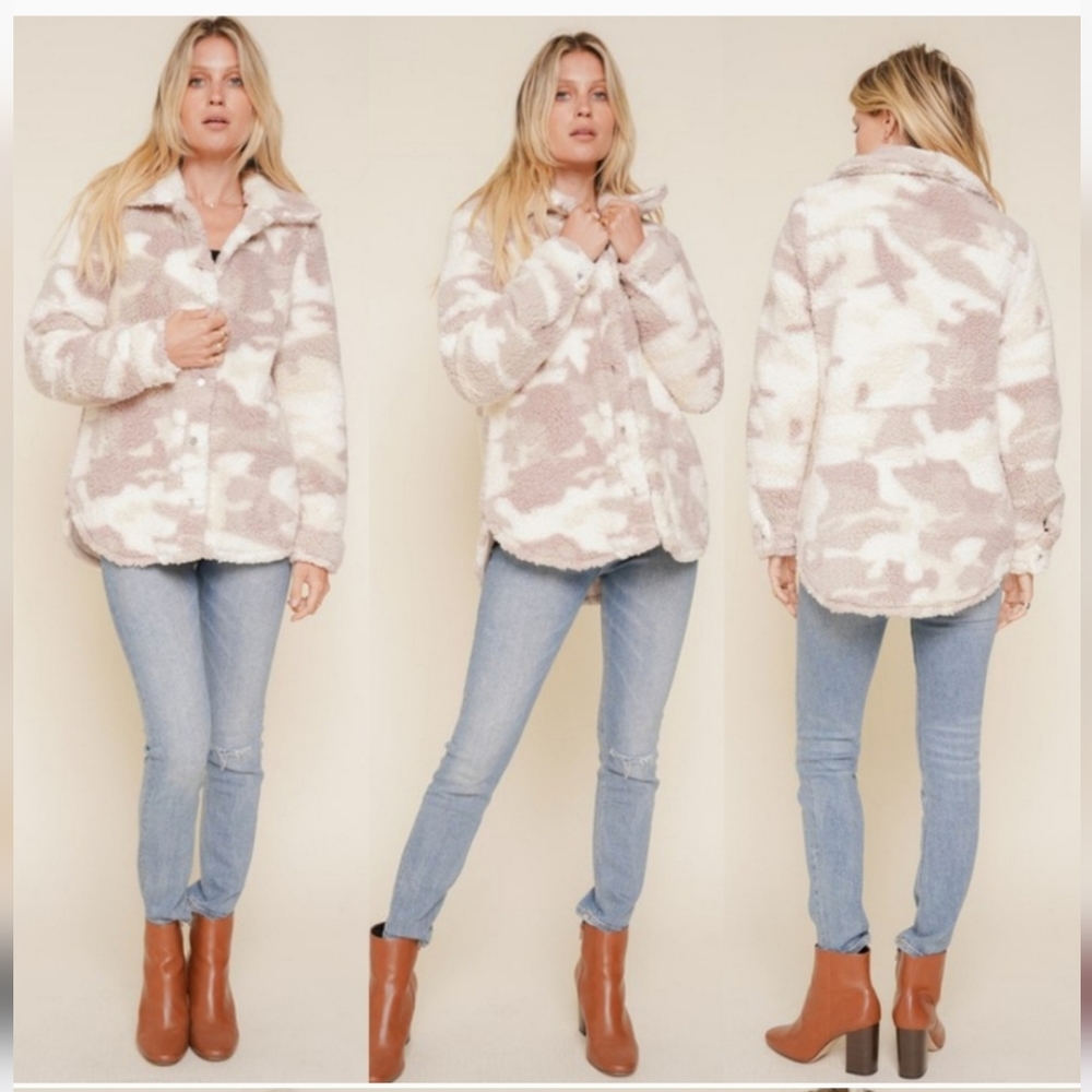 **SOLD** Women's Hem & Thread Sherpa Cream Camo Shacket L